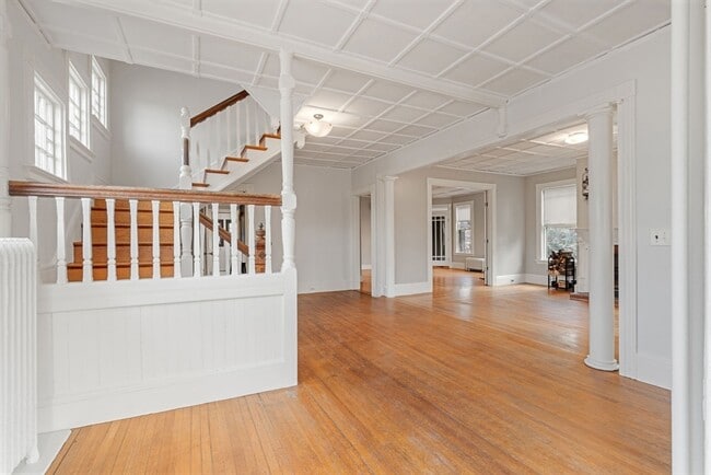 Building Photo - 187 Pleasant St