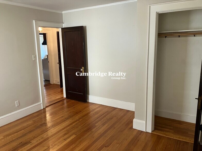 Building Photo - 93 Hillside Rd