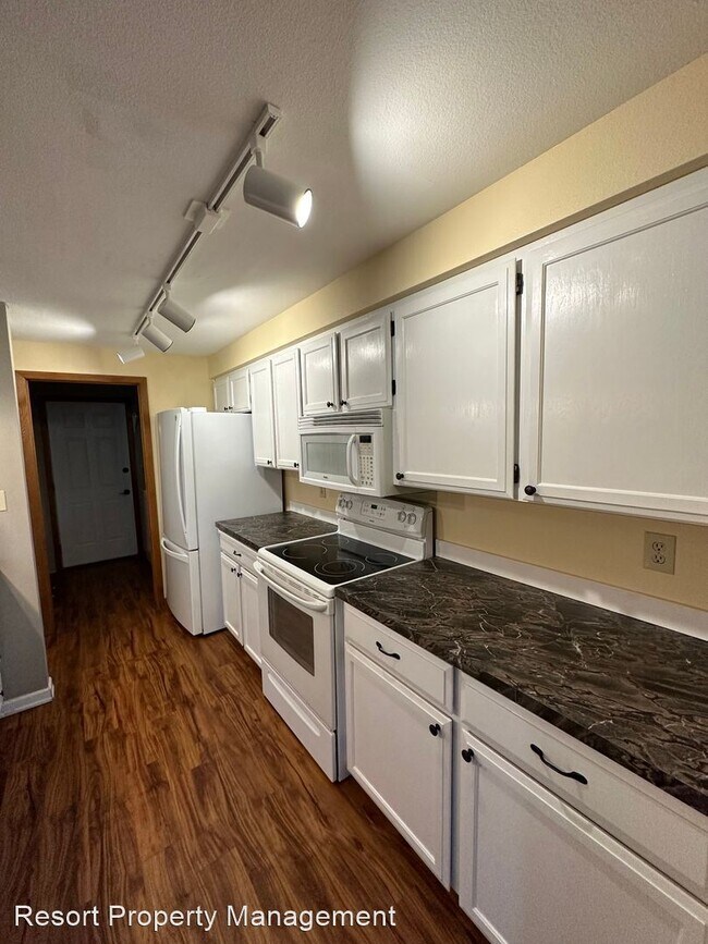 Building Photo - 3 br, 2 bath House - 910 E Loch Maree Dr