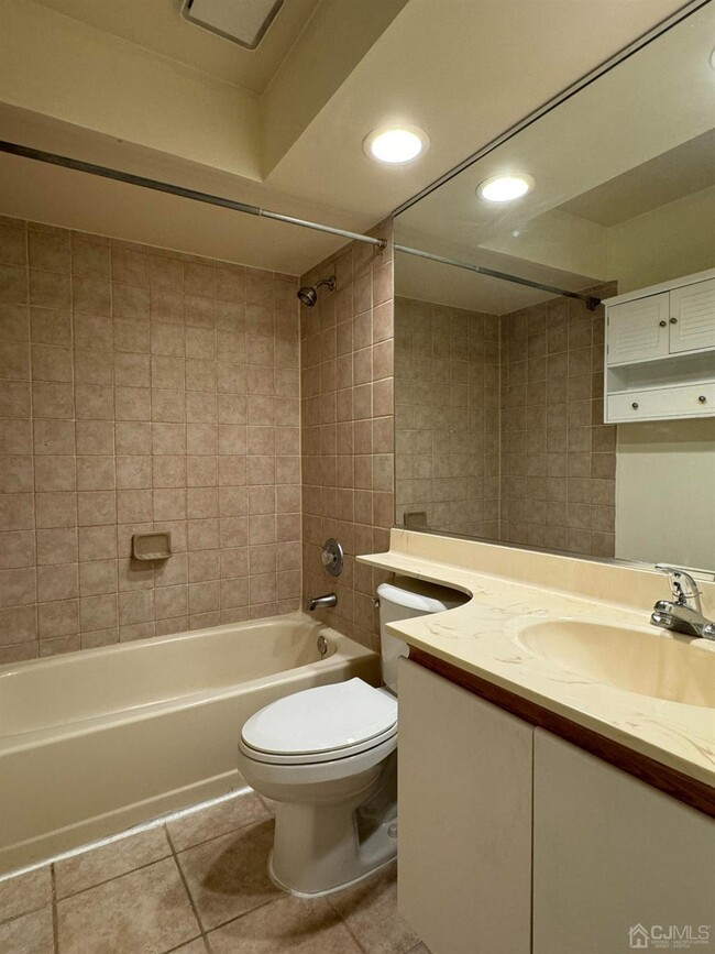 Building Photo - 905 Woodhaven Dr