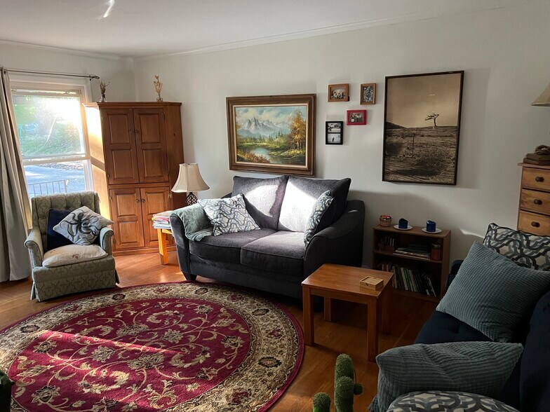 Building Photo - 640 Collingwood Dr