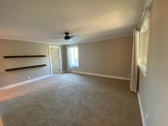 Building Photo - 18323 Woodlands Way