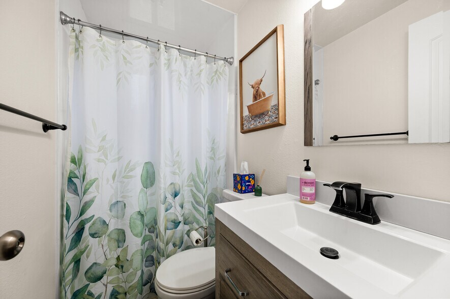 Building Photo - 8916 S 1240 E