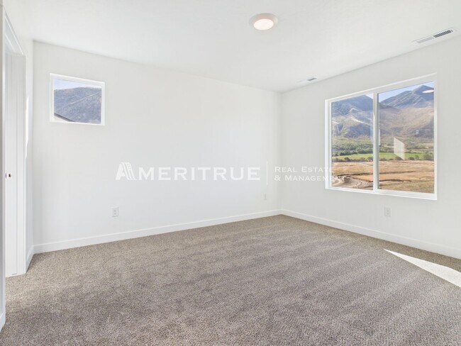 Building Photo - 1868 E 640 N