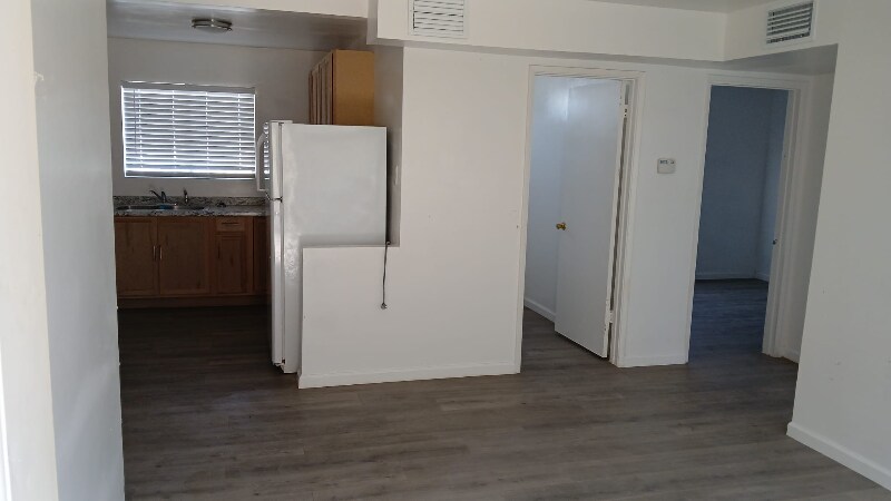 Building Photo - 190 W Alamo St