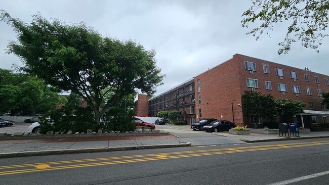 Building Photo - 50 Green St