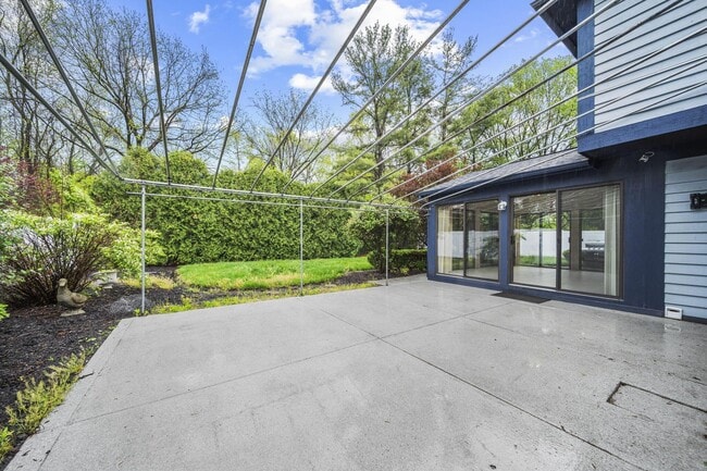 Building Photo - 1094 Farrington Dr
