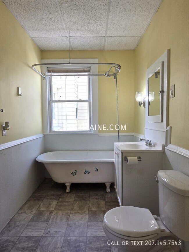 Building Photo - 84 Shawmut St