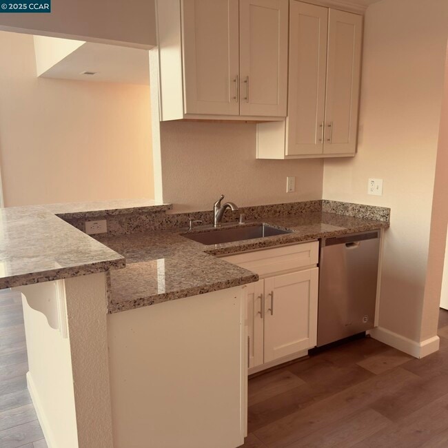 Building Photo - 202 Almondtree Ln