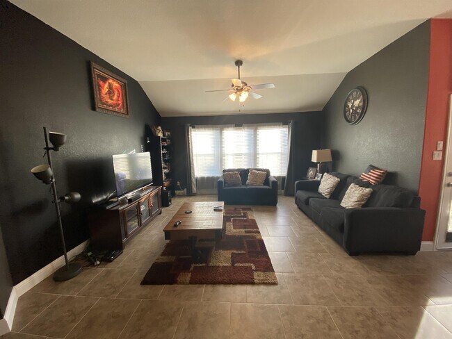 Building Photo - 836 Olive Ln