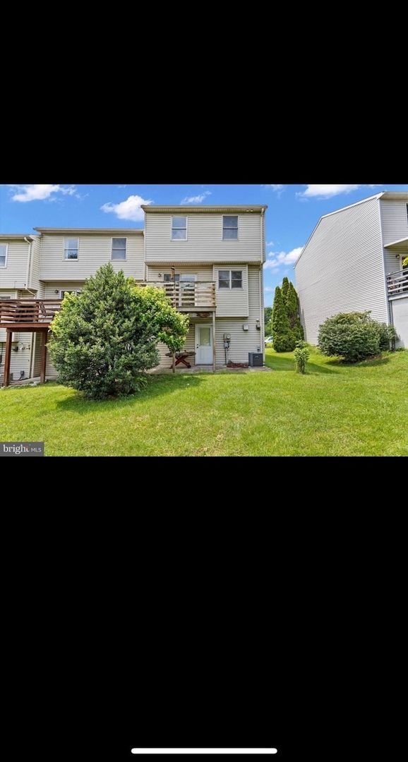 Building Photo - Spacious 3BR Townhome in Harrisburg