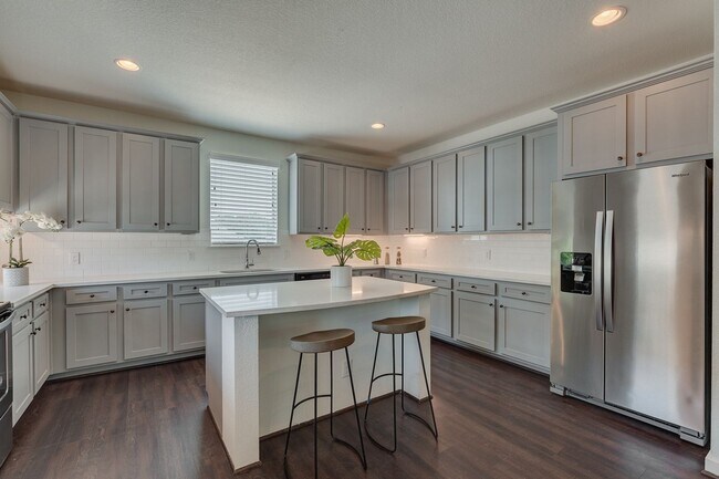 Building Photo - *** MOVE IN SUMMER July 10th 2027 * $7750 ***  5 Bedroom 5.5 Bath, 1 Block from TCU Campus