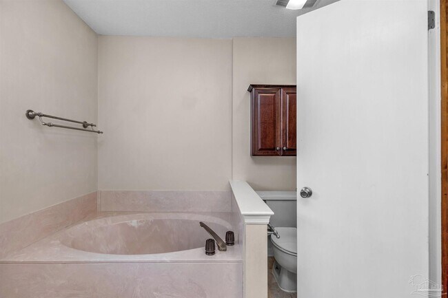Building Photo - 10033 Via Grande