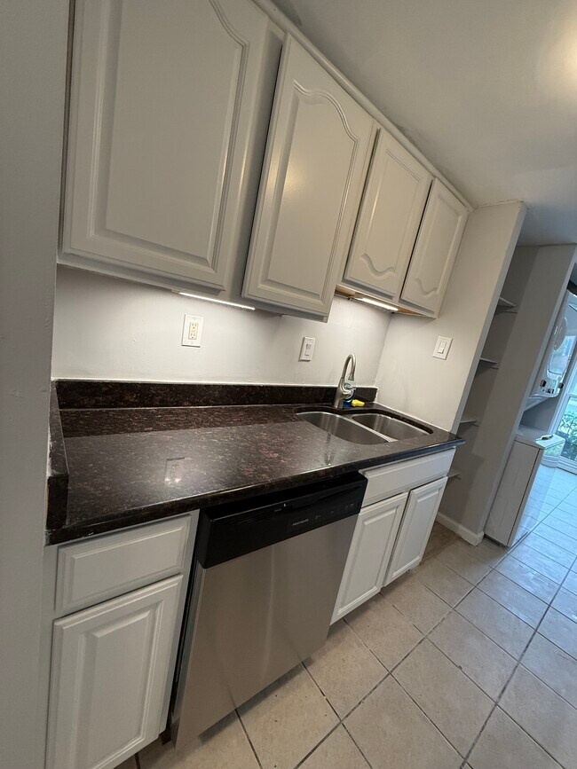 Building Photo - 238 Stevenson Square