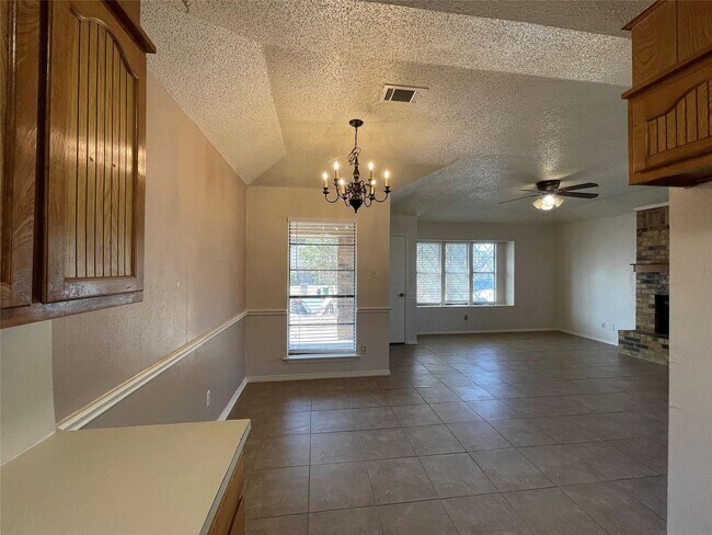 Building Photo - 6601-6603 Laura Ann Court