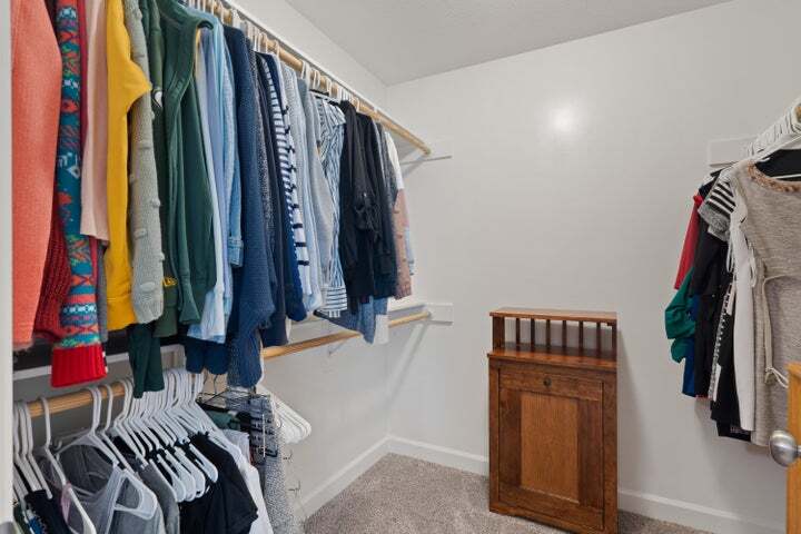Walk in Closet - 5817 Geyser Blvd