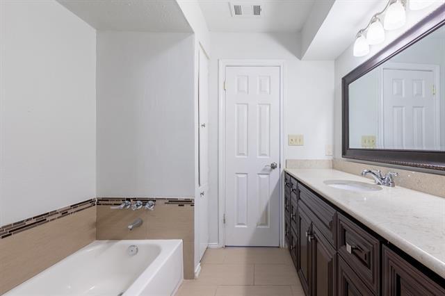 Building Photo - 14215 Haymeadow Dr