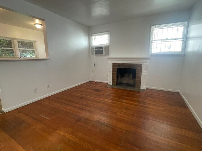 Building Photo - 1240-1246.5-12465 Tamarind Ave