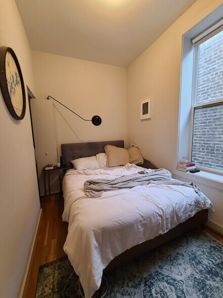 Building Photo - 1135 N Damen Ave