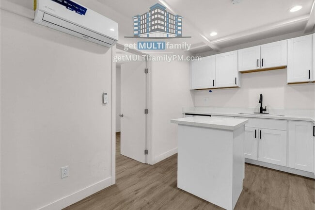 Building Photo - 325 N 17th Dr