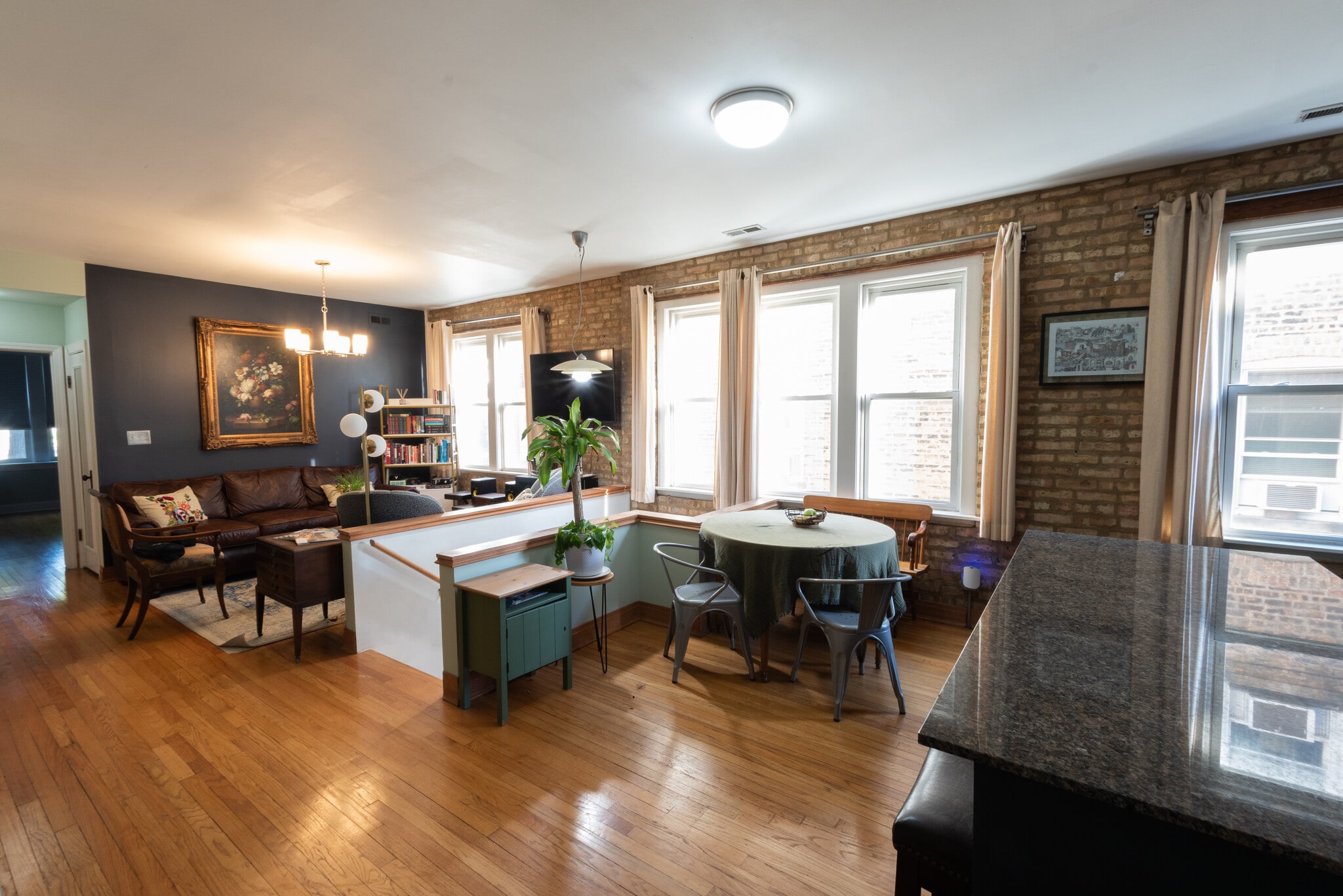 Building Photo - 2844 N Harding Ave