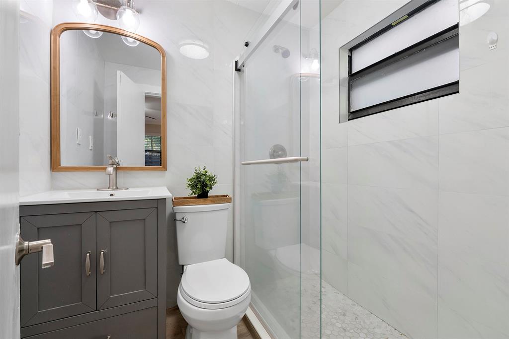 Building Photo - 551 SW 13th Ave