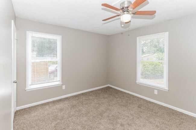 Building Photo - 145 Briarwood Cir