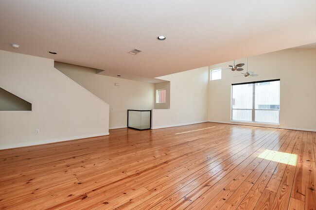 Building Photo - 824 Robin St