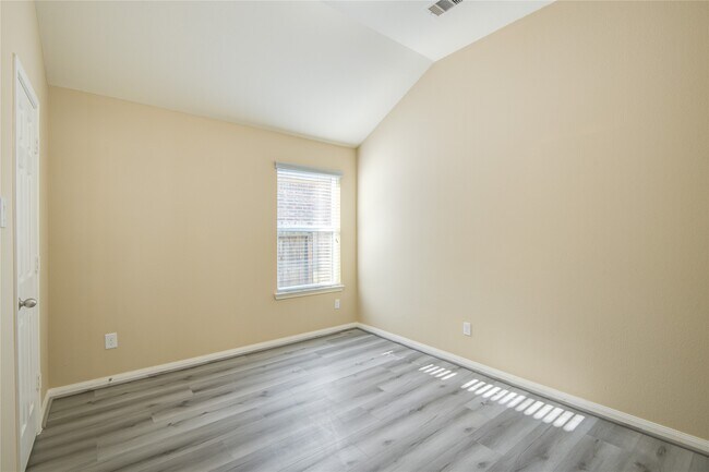 Building Photo - 26322 Creston Cliff Ct