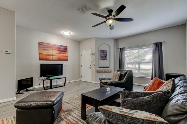 Building Photo - 1138 Hillhurst Dr