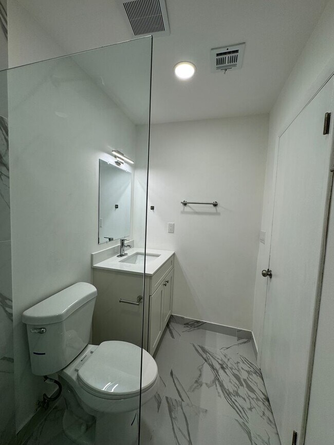 Building Photo - Light and Bright - Virtual or In-Person To...