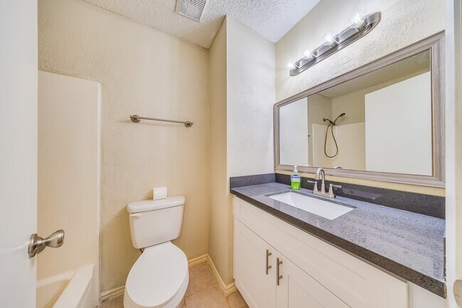 Building Photo - 2391 Crescent Park Dr