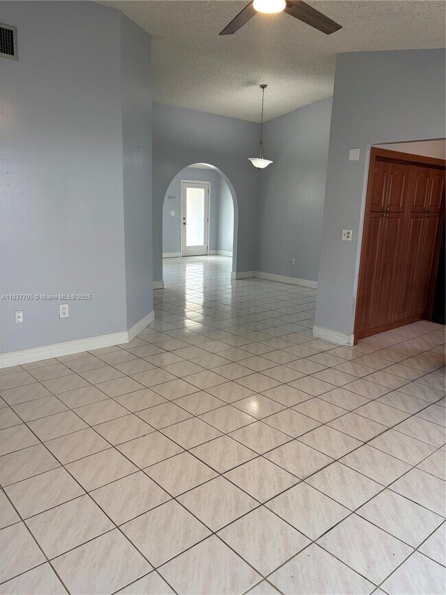 Building Photo - 1065 NW 127th Path