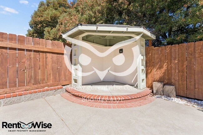 Building Photo - 406 Grenadine Way