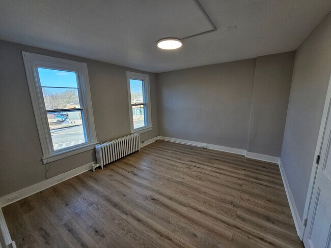 Building Photo - 3 Bedroom Apartment - Kingston, NY