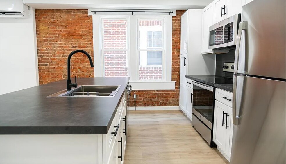 Building Photo - 1915 W Livingston St