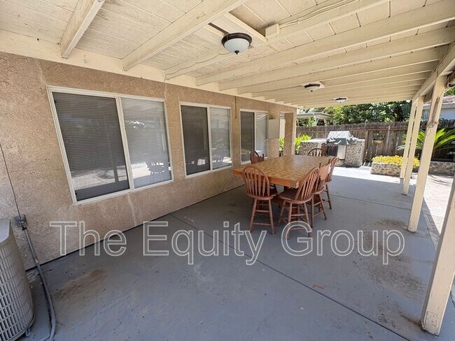 Building Photo - 2935 S Aspen St