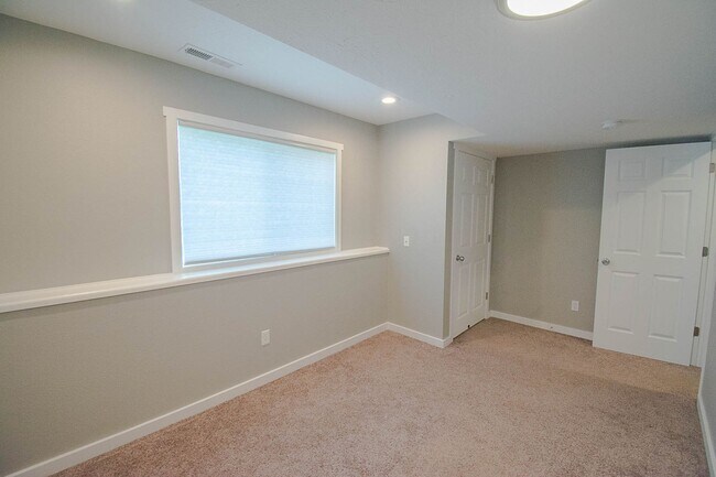 Building Photo - Gorgeous 4br home on nice lot with no backyard neighbors!