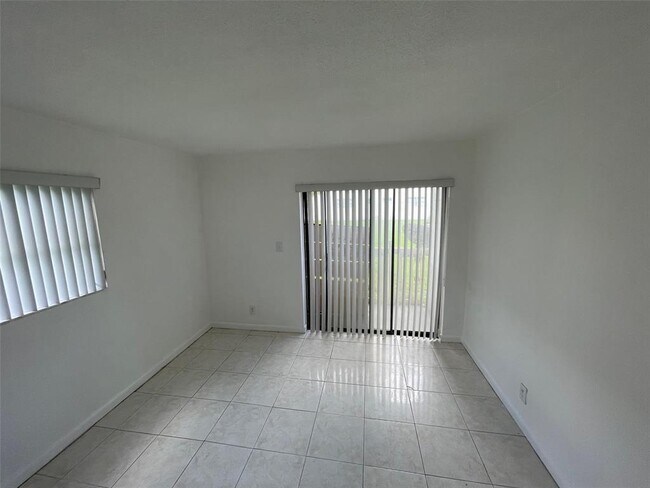 Building Photo - 4165 SW 67th Ave