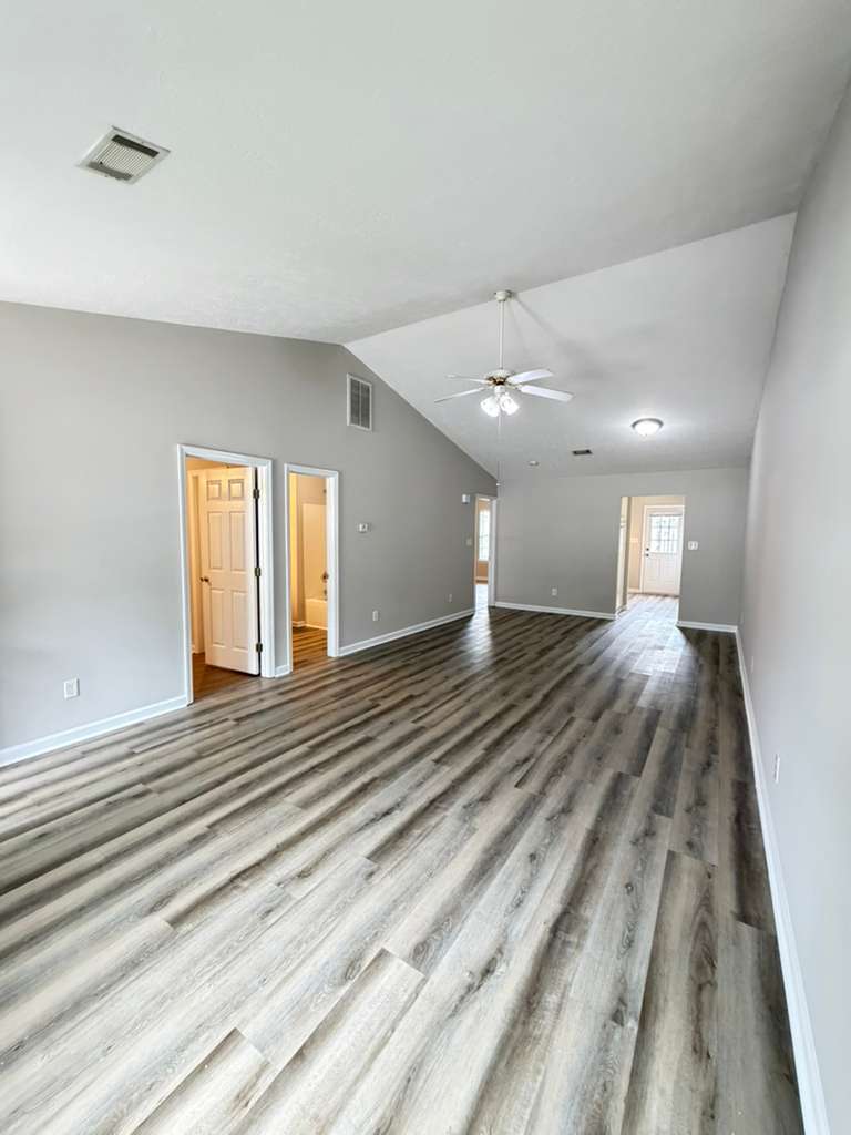 Building Photo - 901 Laurel Pl