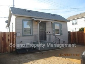 Building Photo - 721 Broadway St