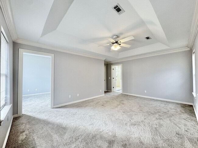 Building Photo - East Fayetteville 7 bedrooms 5 baths, VANDERGRIFF DIST - beautiful spread