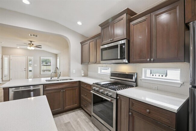 Building Photo - 4937 Hartson