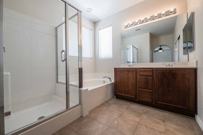 Building Photo - Stunning 3 Bedroom home in Anthem!