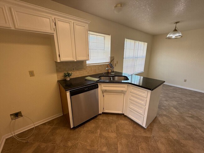 Building Photo - 1815 Diana Ln