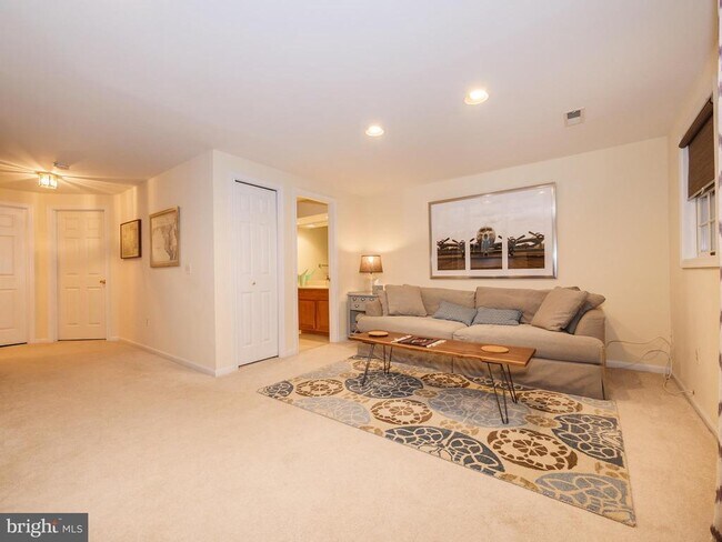 Building Photo - 9419 Steeple Ct