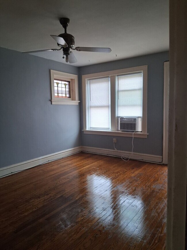 Building Photo - Welcome to 5028A Mardel in St. Louis, MO!