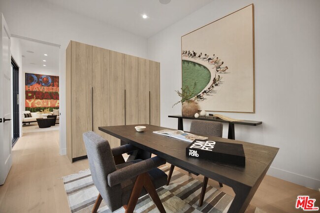 Building Photo - 4433 Kraft Ave