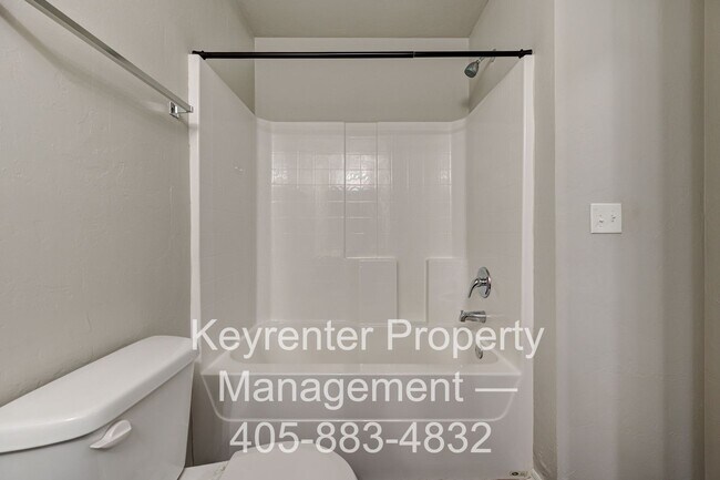 Building Photo - Gorgeous 3 Bed 2 Bath in Moore/SE OKC