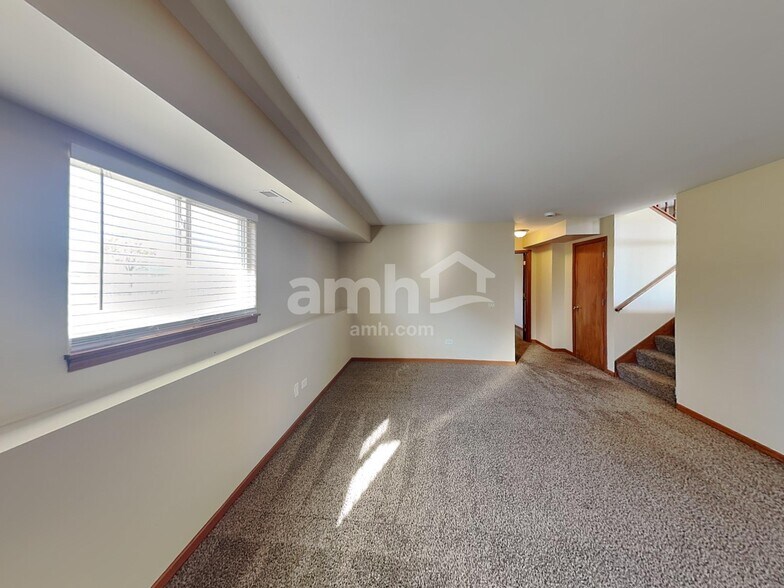 Building Photo - 26251 W Bayberry Ct